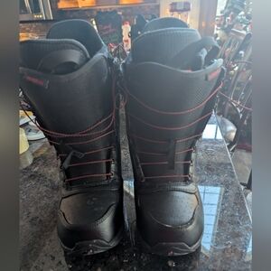 Men's Burton Black and Red Snowboard Boots Size 8 In Excellent Condition